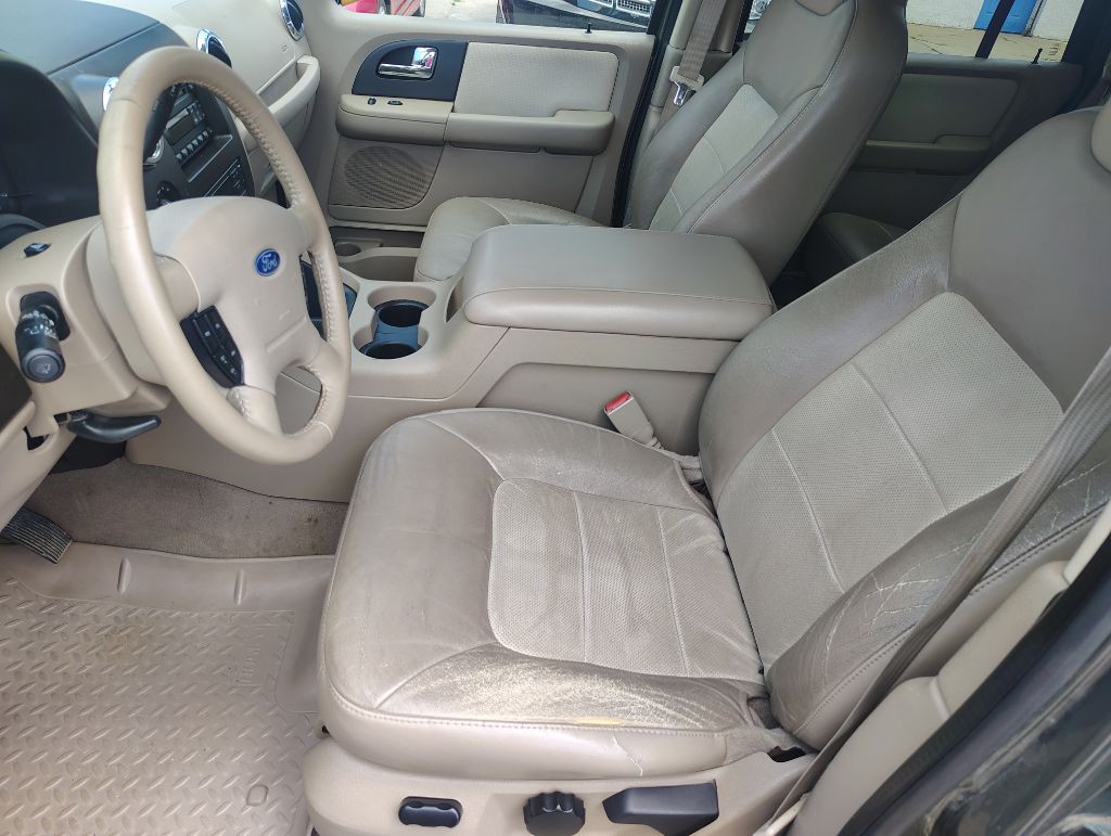 2005 Ford Expedition Image 9