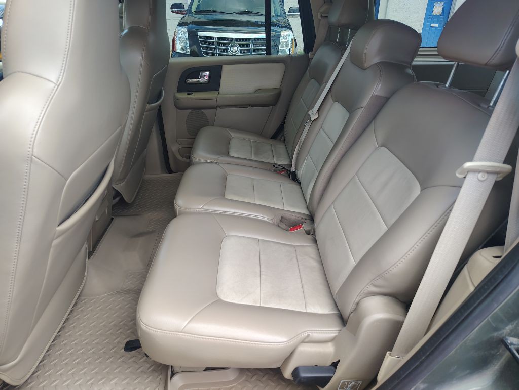 2005 Ford Expedition Image 24