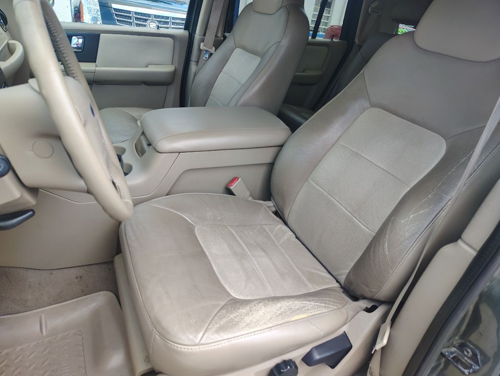 2005 Ford Expedition Image 25
