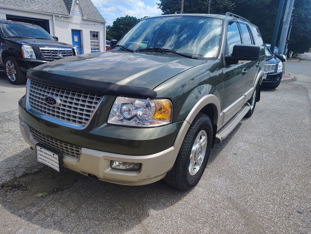 2005 Ford Expedition Image 2