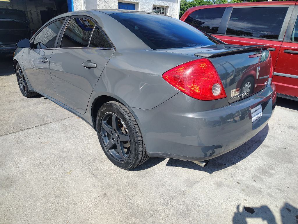 2009 Pontiac G6 Image 2