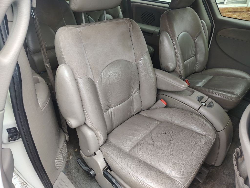 2001 Chrysler Town & Country Image 13