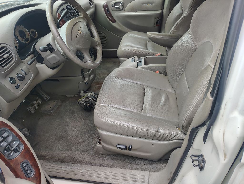 2001 Chrysler Town & Country Image 14