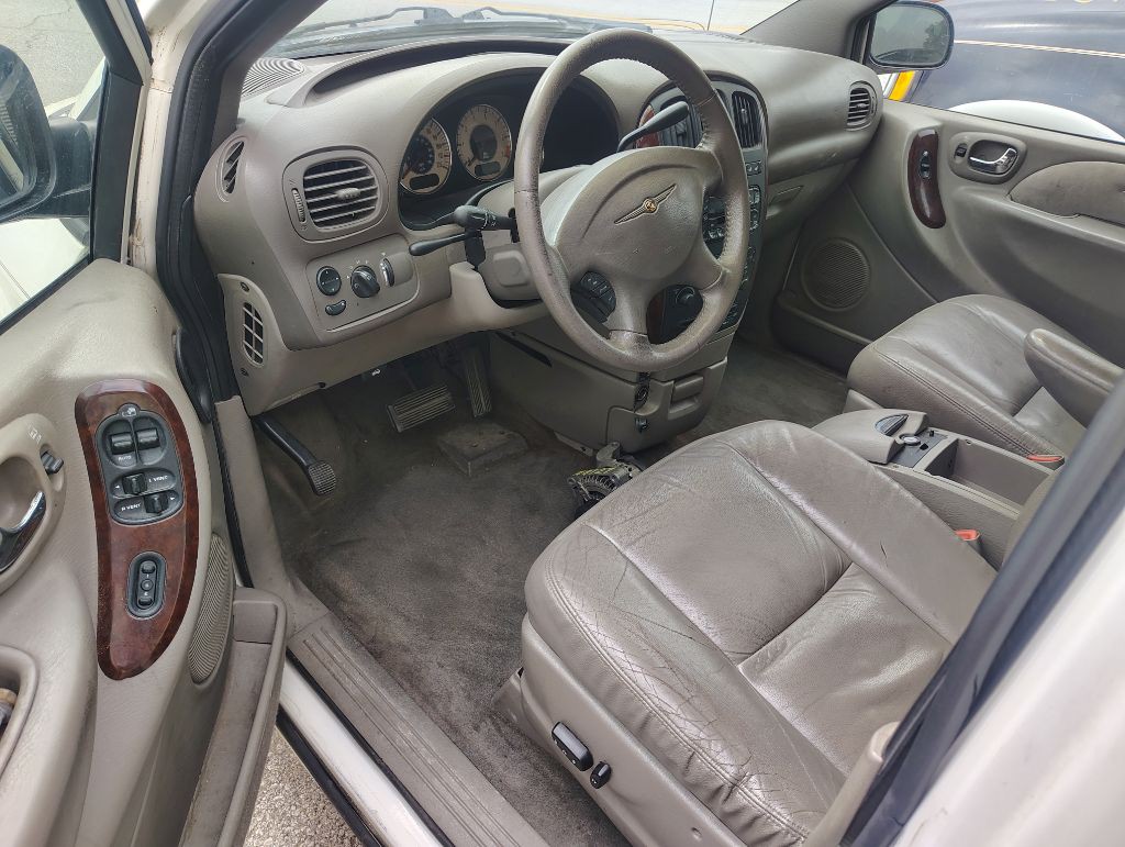 2001 Chrysler Town & Country Image 15
