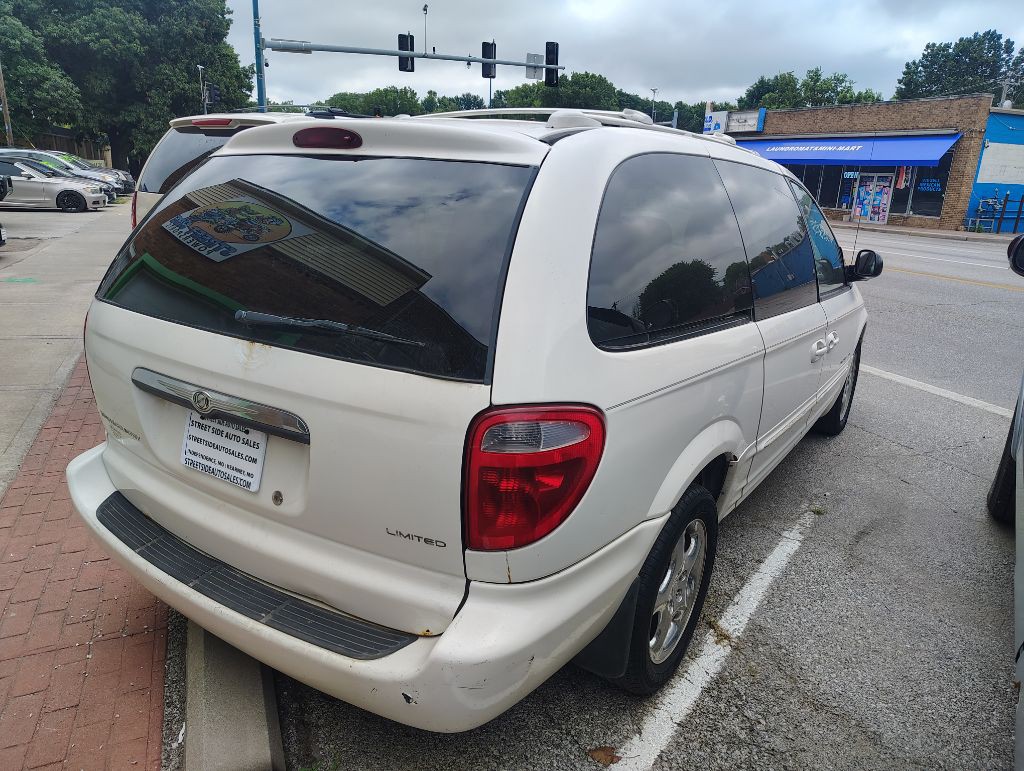 2001 Chrysler Town & Country Image 5