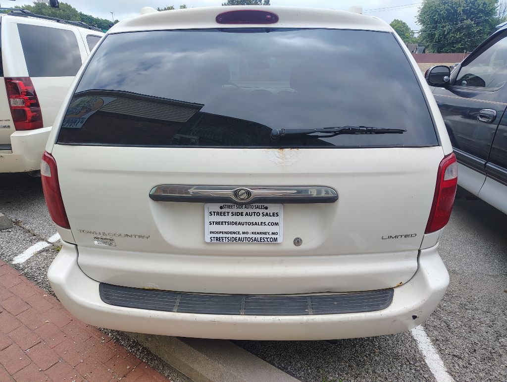 2001 Chrysler Town & Country Image 6