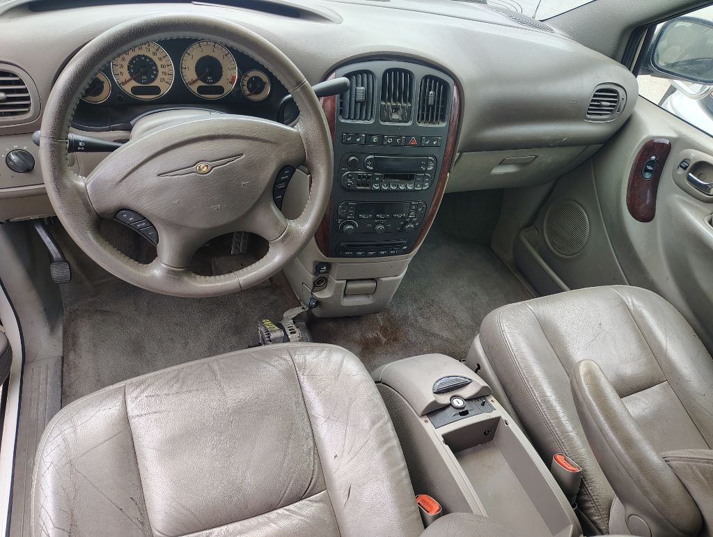 2001 Chrysler Town & Country Image 9