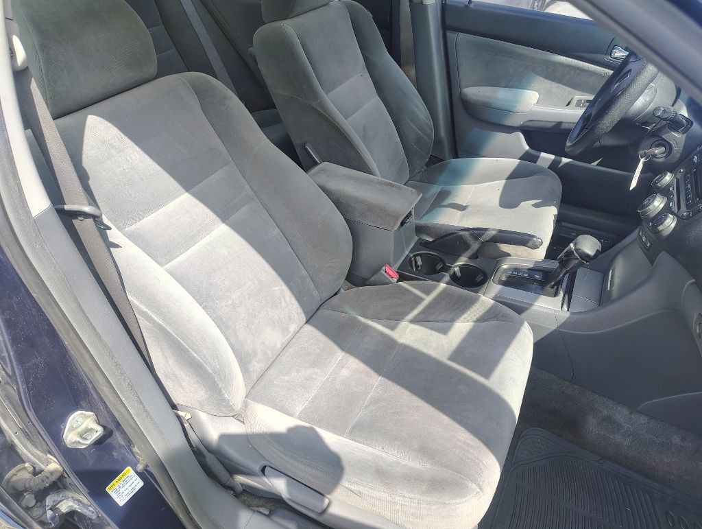 2004 Honda Accord Image 17