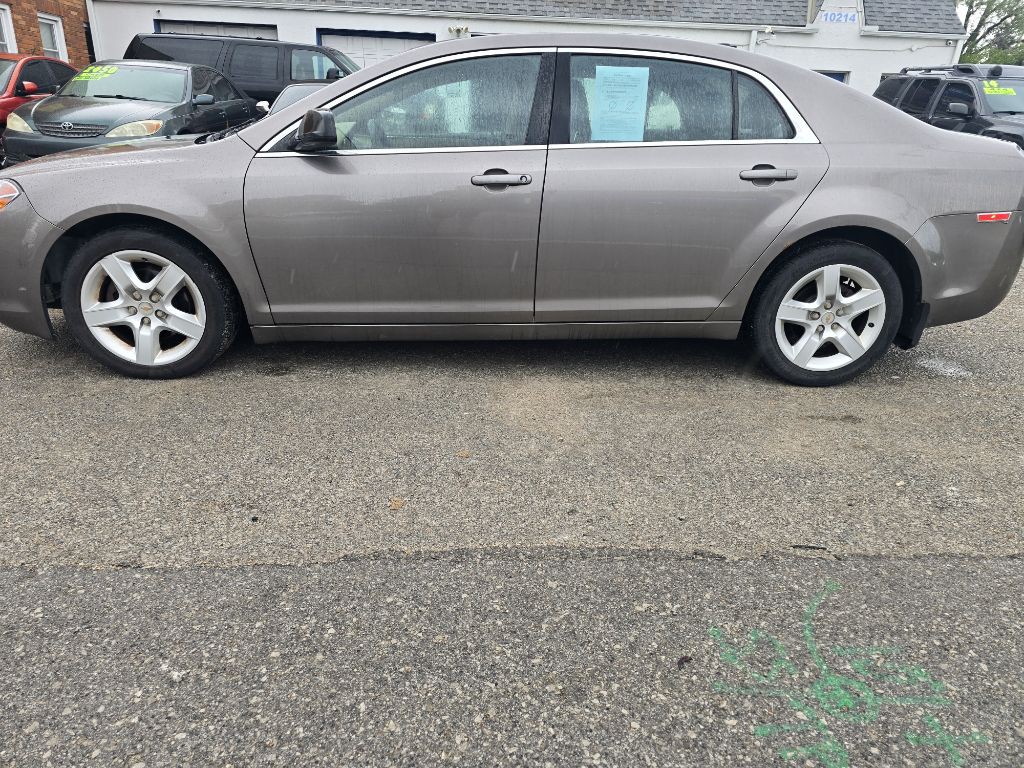 2012 Chevrolet Malibu Image 2