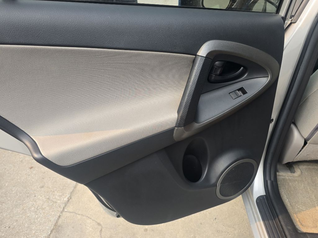 2011 Toyota Rav4 Image 10