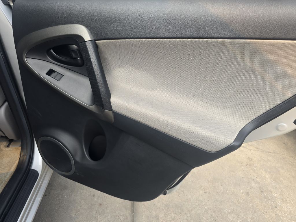 2011 Toyota Rav4 Image 11