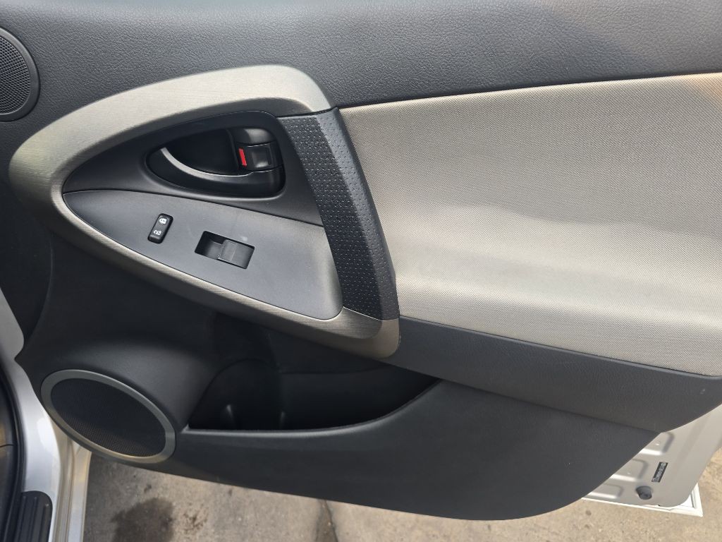2011 Toyota Rav4 Image 12