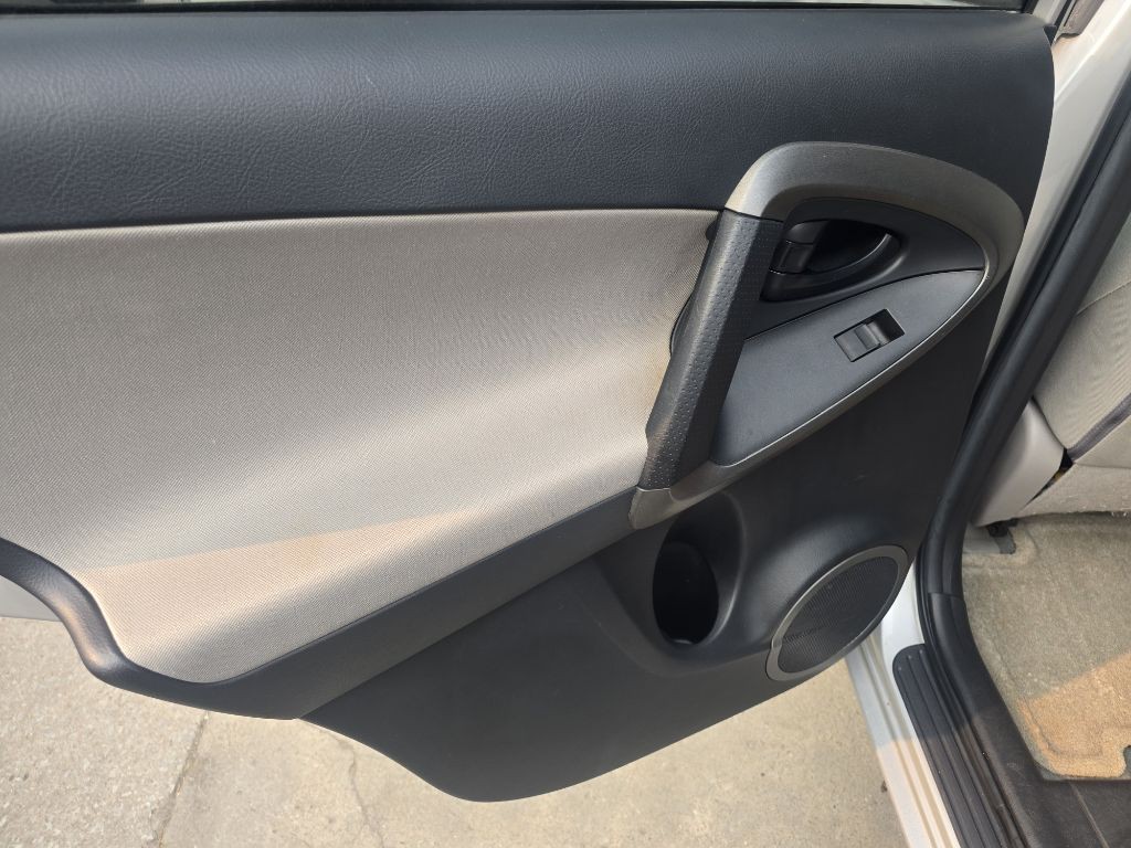 2011 Toyota Rav4 Image 21