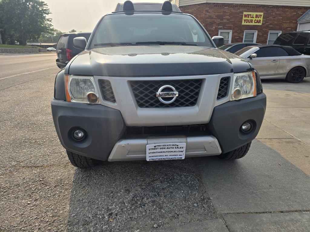 2013 Nissan Xterra Image 2