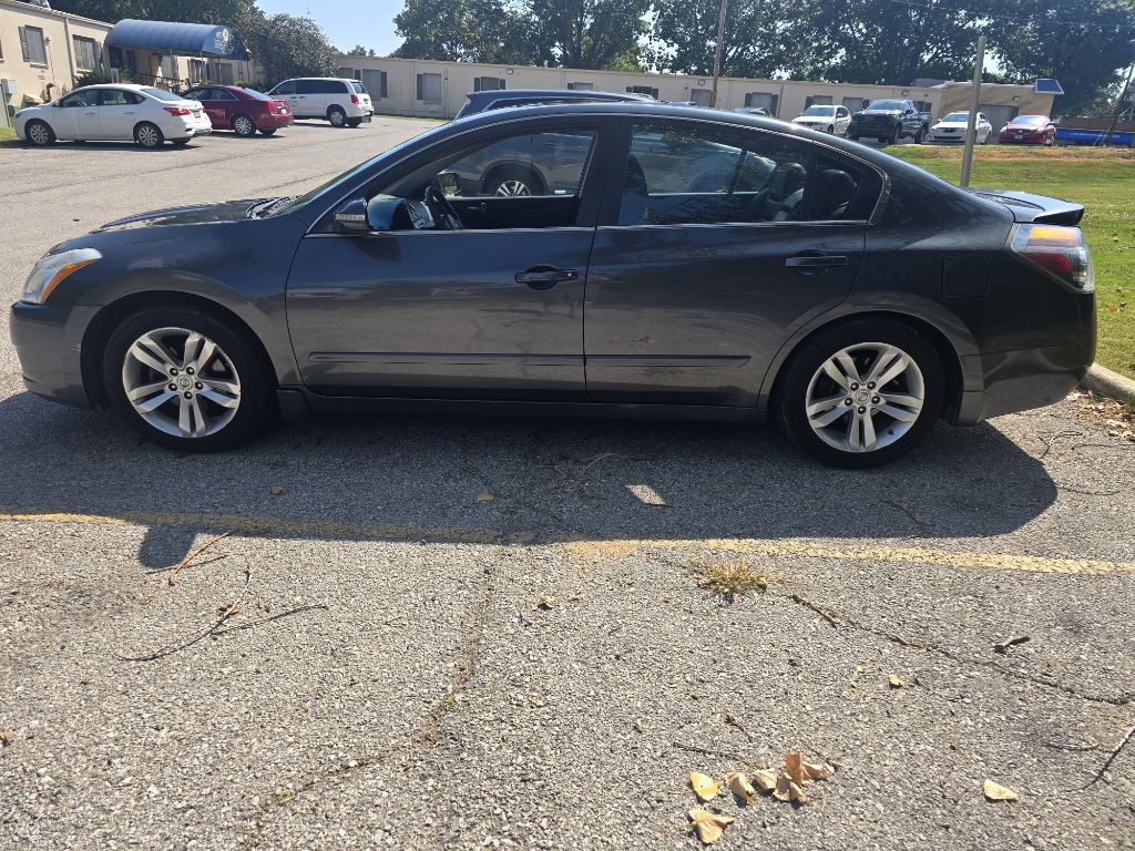 2011 Nissan Altima Image 2