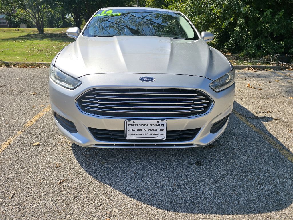 2016 Ford Fusion Image 2