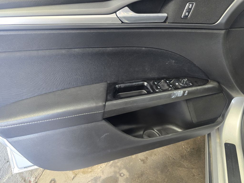 2016 Ford Fusion Image 19