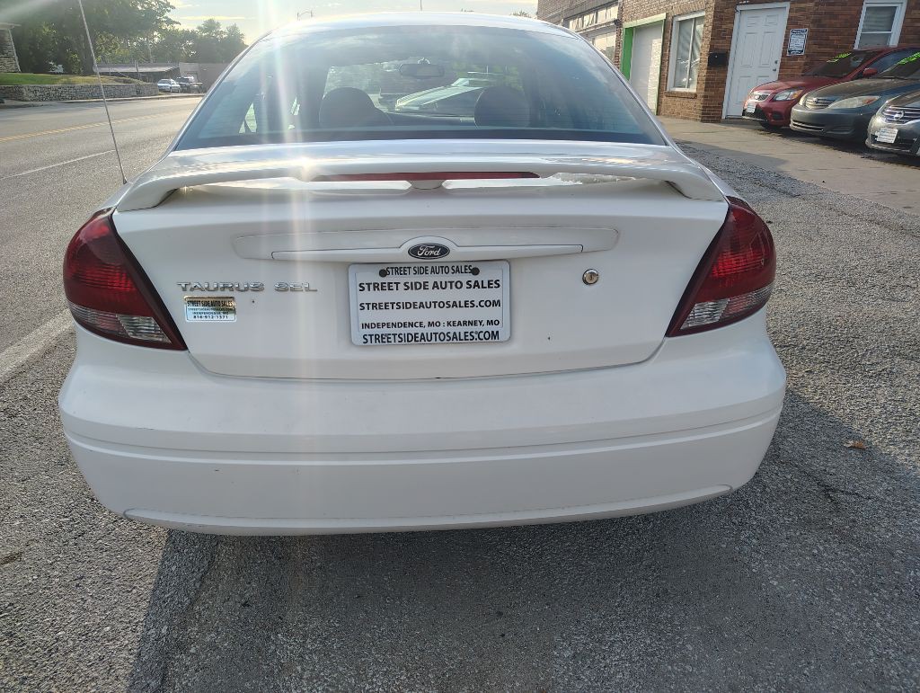 2004 Ford Taurus Image 2