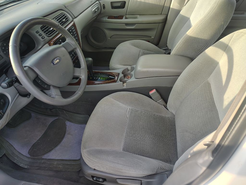 2004 Ford Taurus Image 10