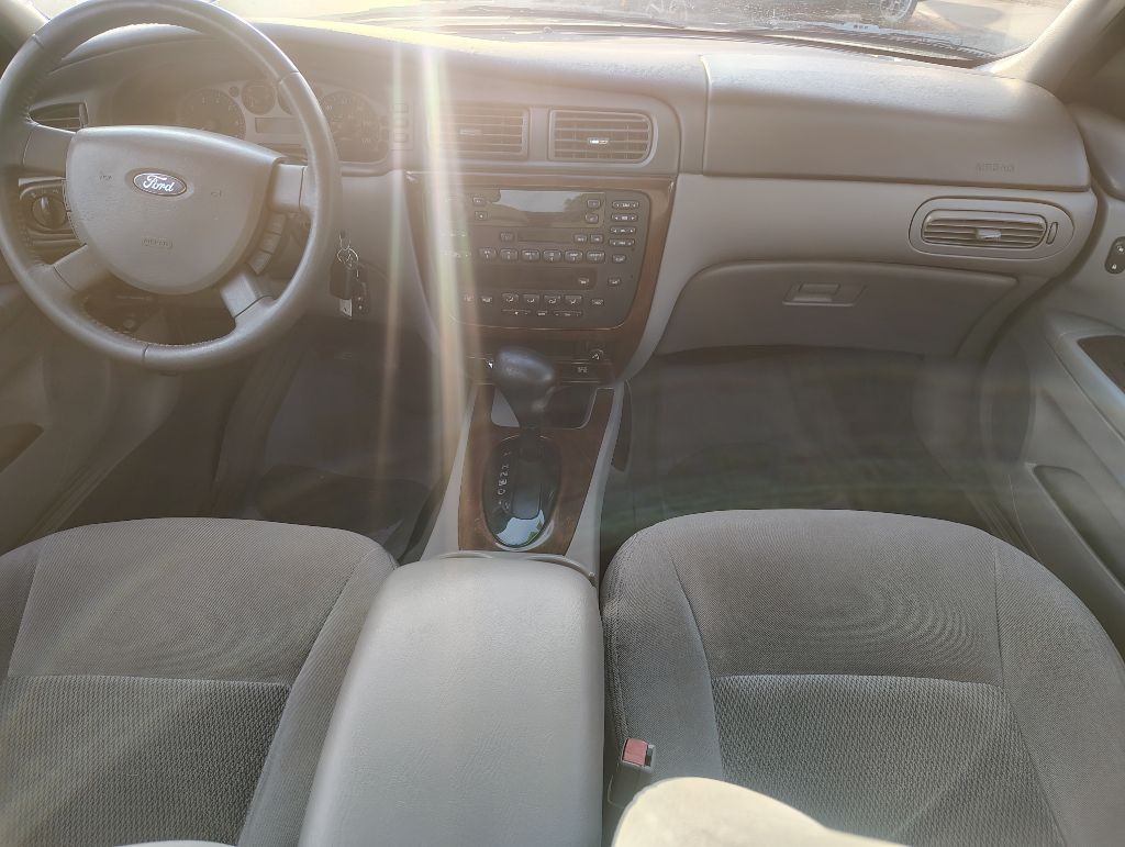 2004 Ford Taurus Image 12