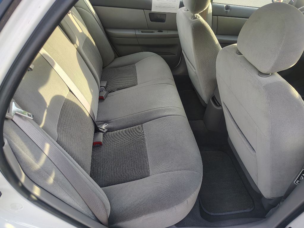 2004 Ford Taurus Image 14