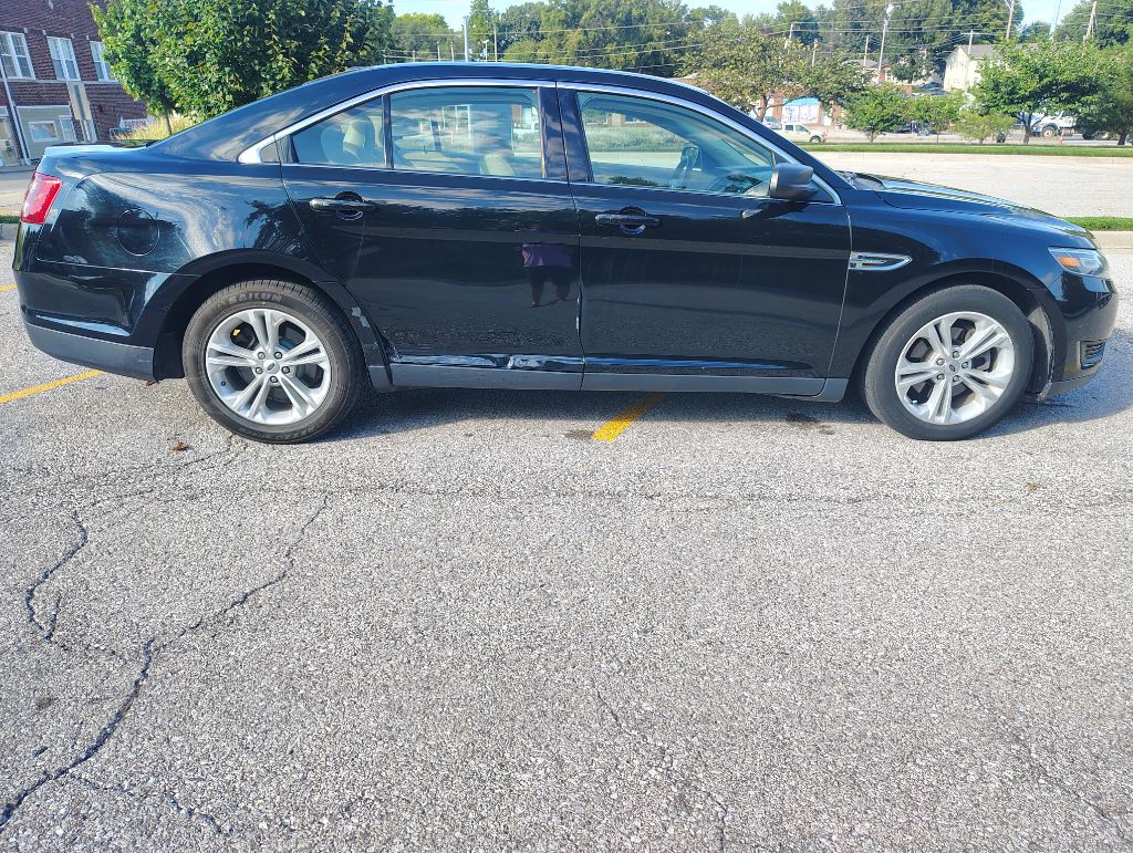 2018 Ford Taurus Image 2