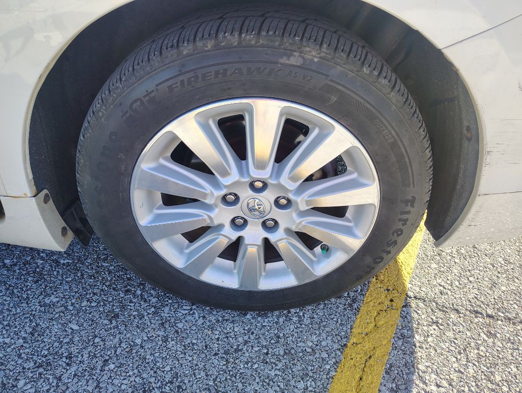2013 Toyota Sienna Image 13