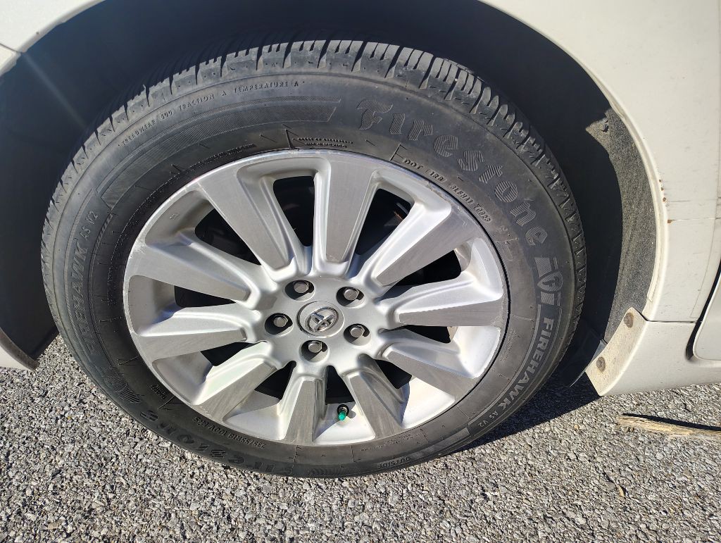 2013 Toyota Sienna Image 14