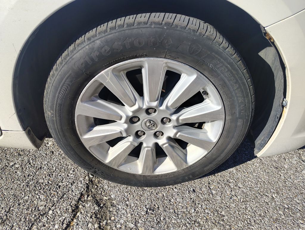 2013 Toyota Sienna Image 15