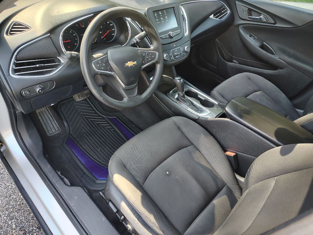 2017 Chevrolet Malibu Image 18