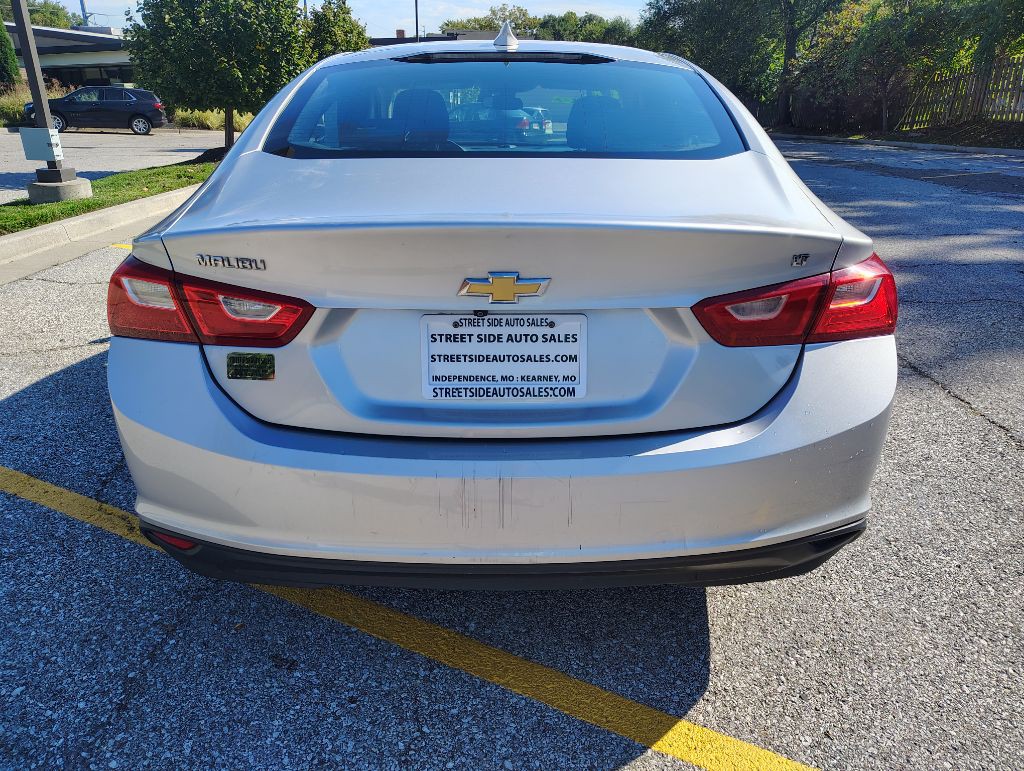 2017 Chevrolet Malibu Image 8