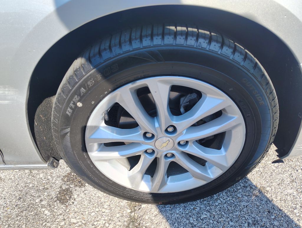 2017 Chevrolet Malibu Image 11