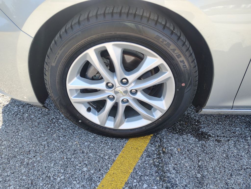 2017 Chevrolet Malibu Image 12