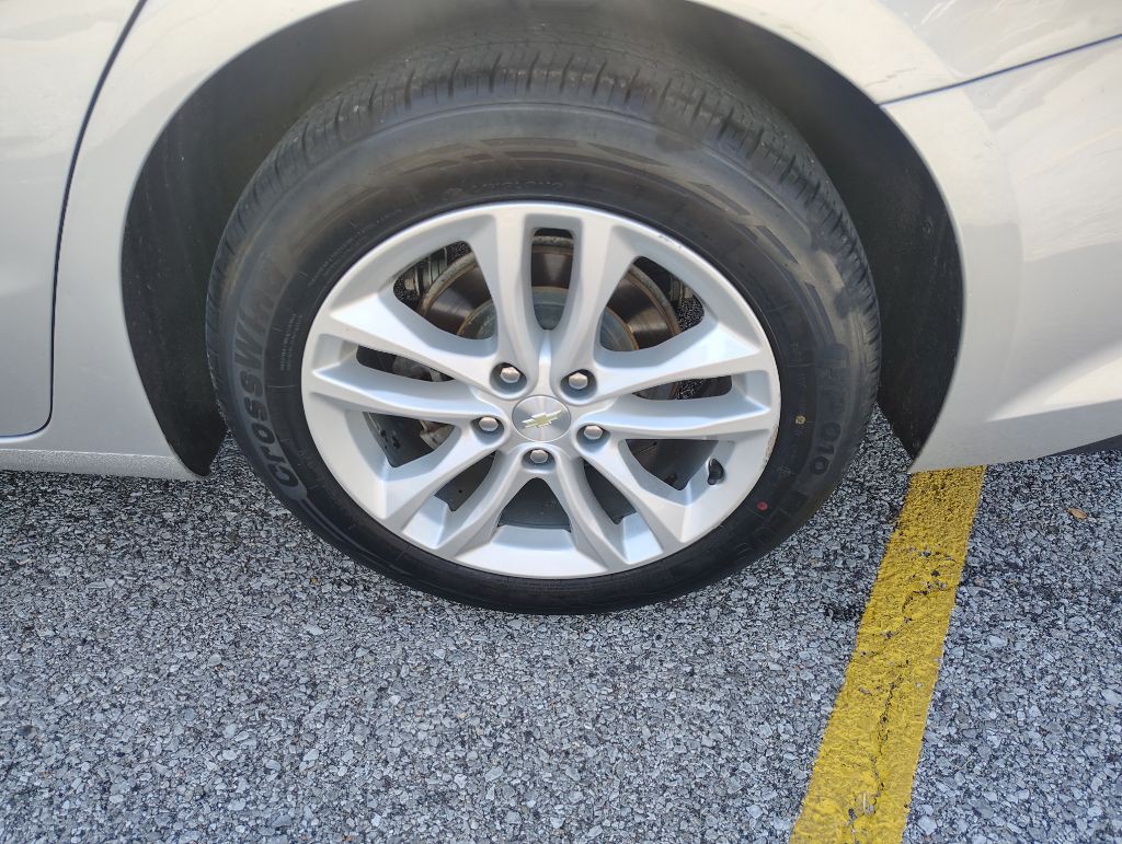 2017 Chevrolet Malibu Image 13