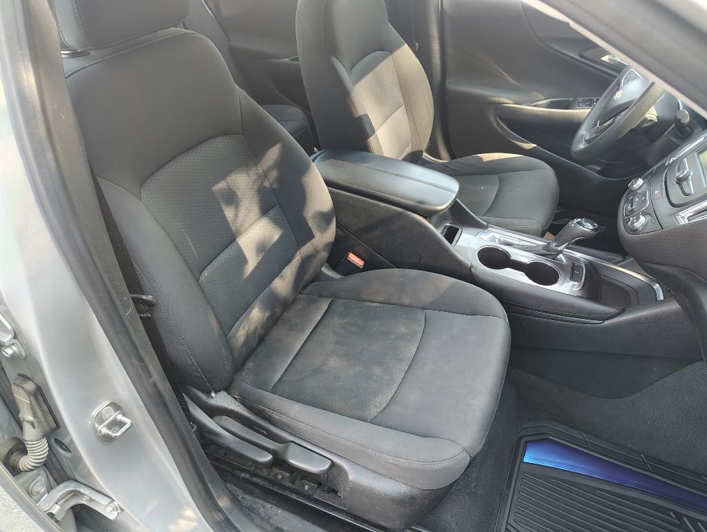 2017 Chevrolet Malibu Image 25