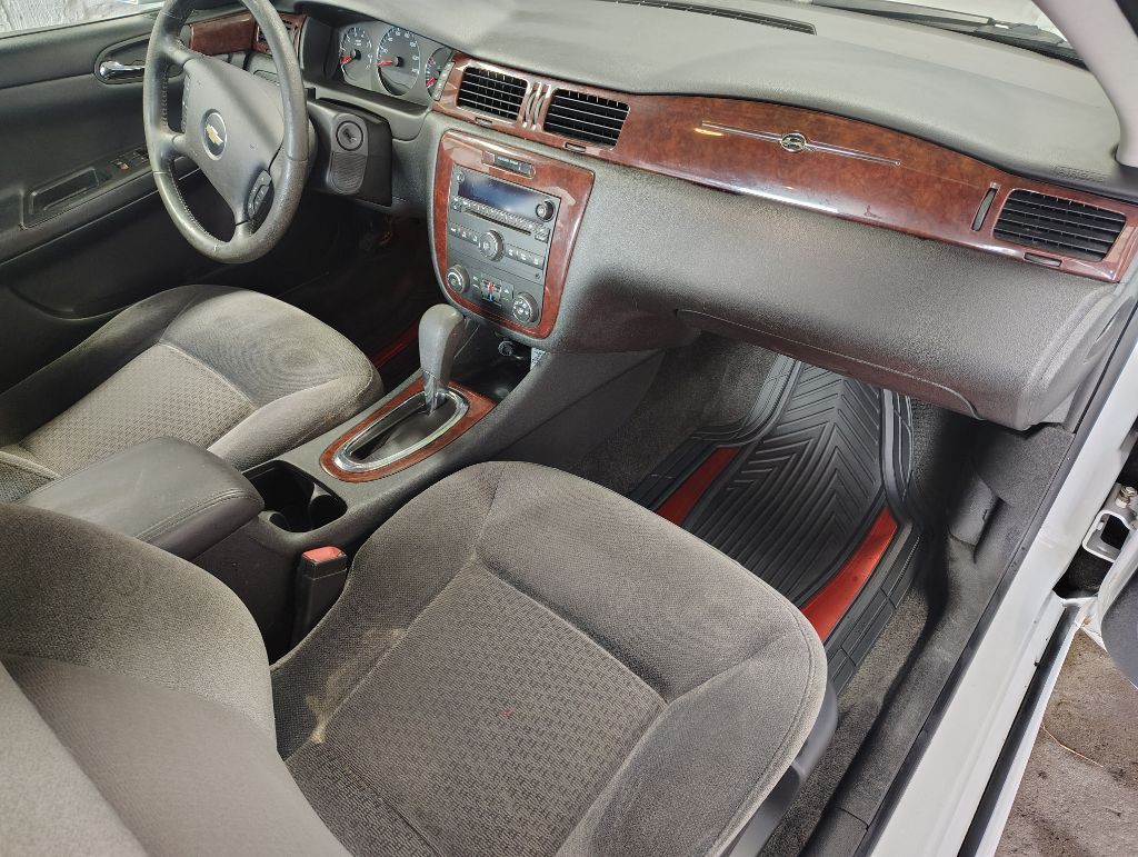 2010 Chevrolet Impala Image 17