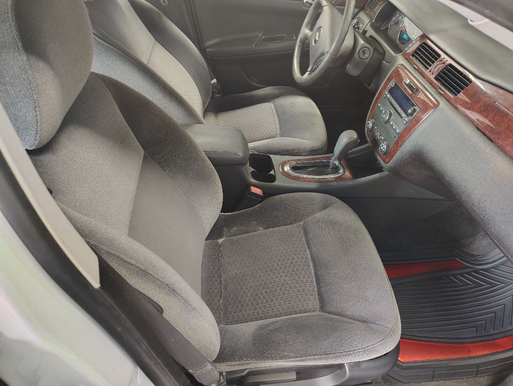 2010 Chevrolet Impala Image 18