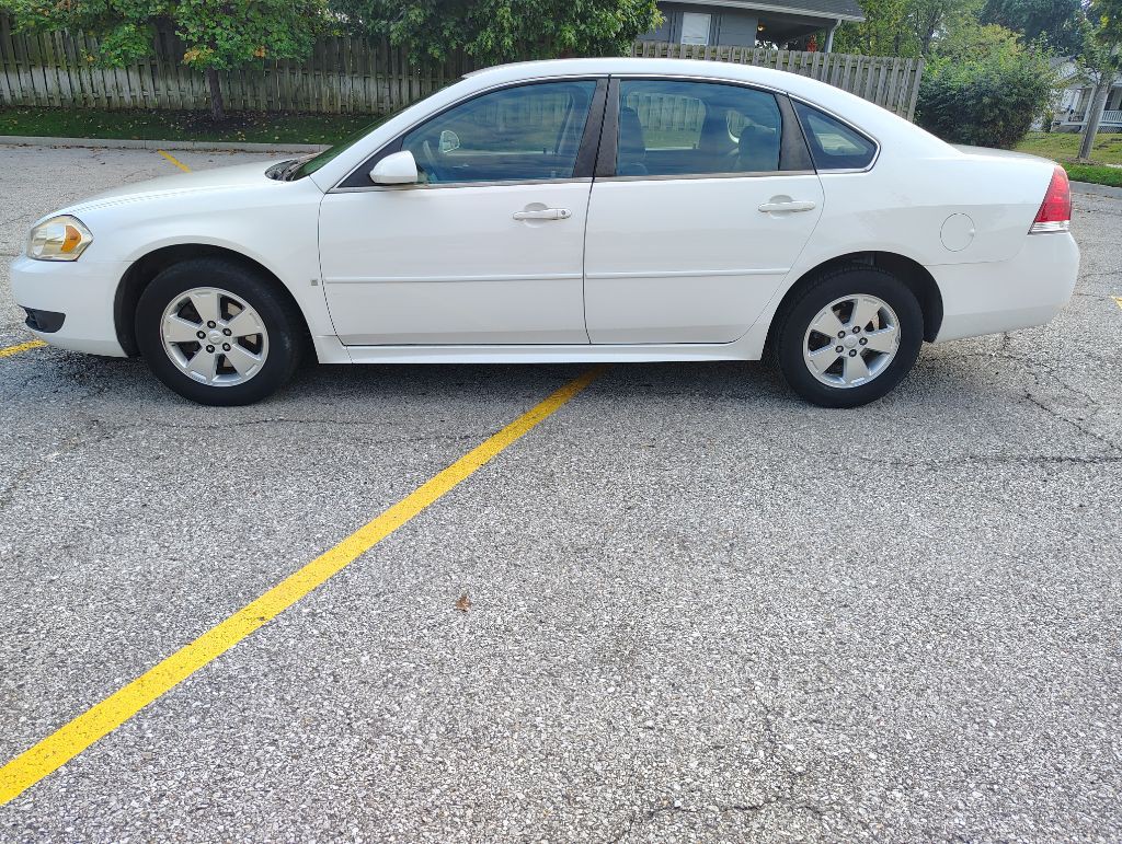 2010 Chevrolet Impala Image 2
