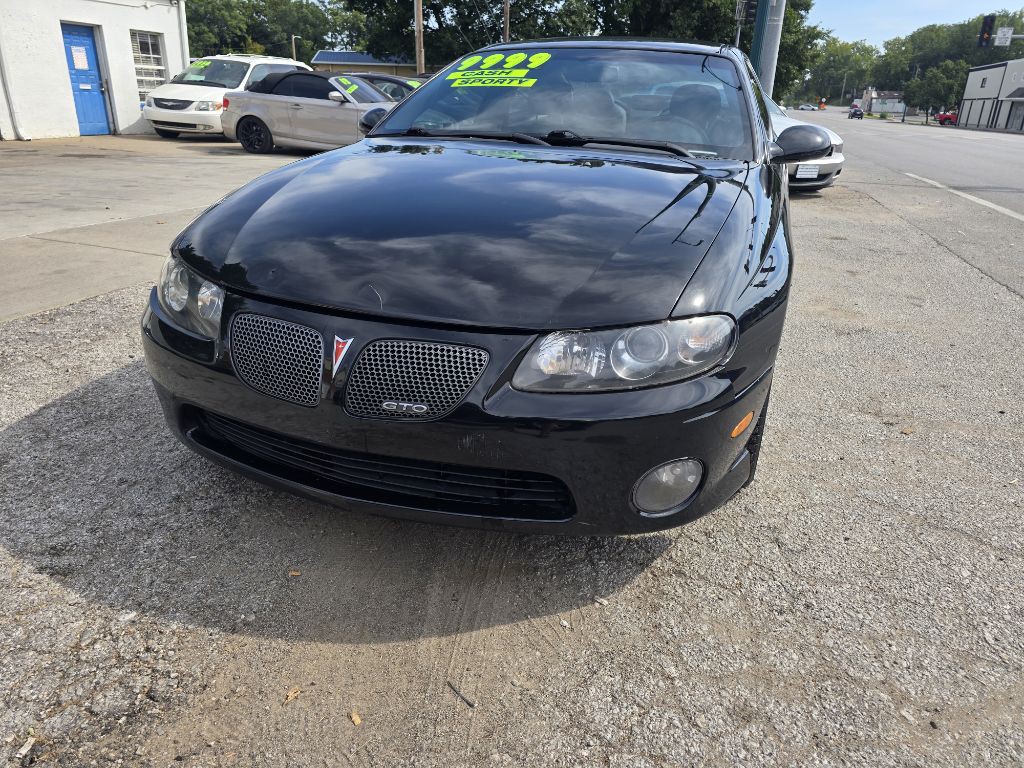 2004 Pontiac GTO Image 10