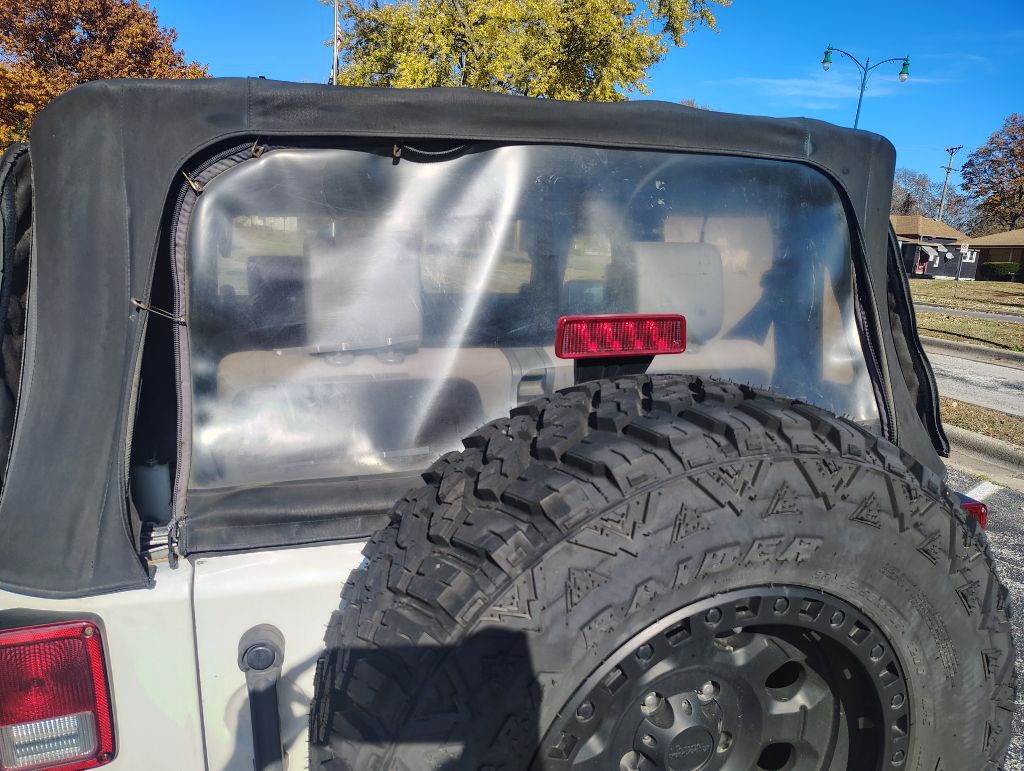 2010 Jeep Wrangler Image 9