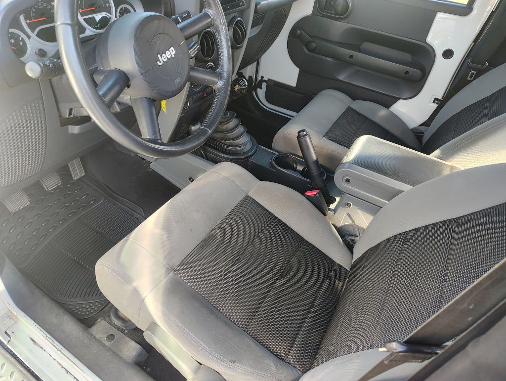 2010 Jeep Wrangler Image 14