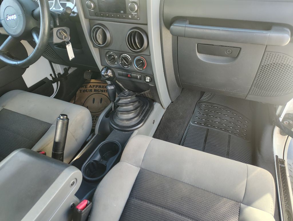 2010 Jeep Wrangler Image 16