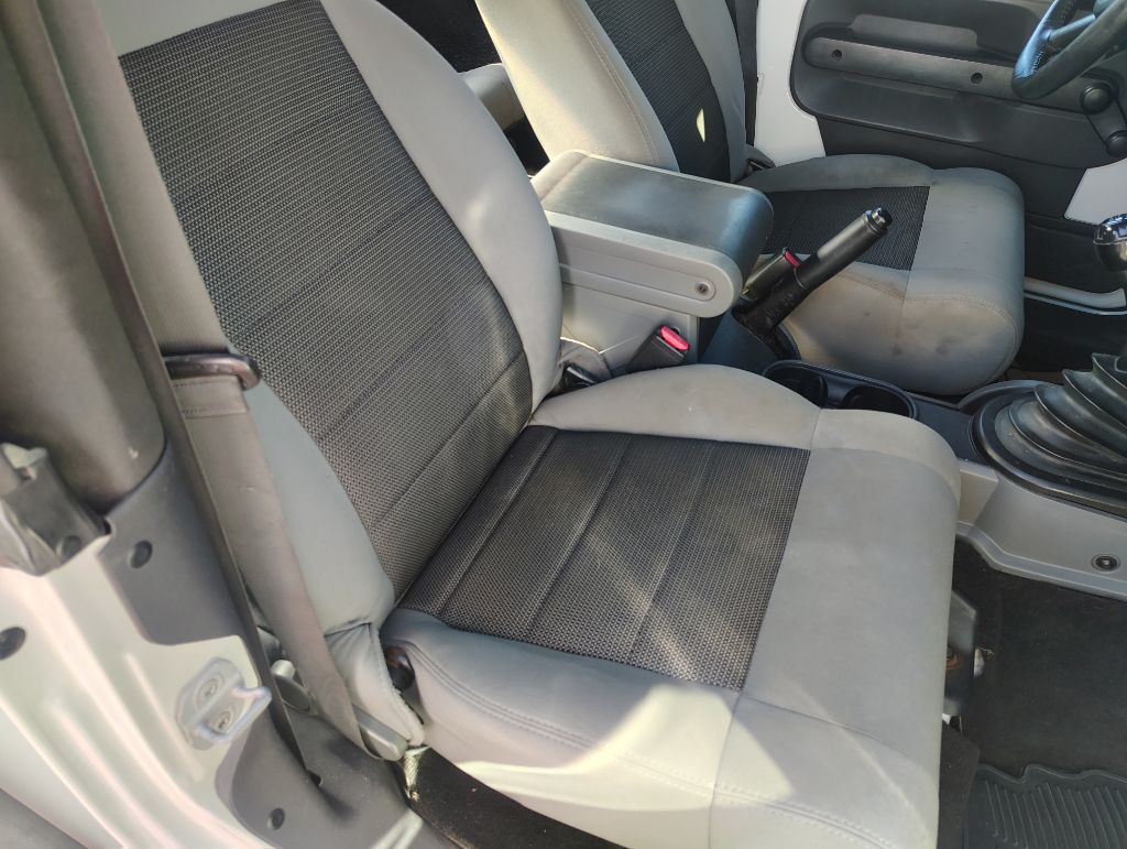 2010 Jeep Wrangler Image 17