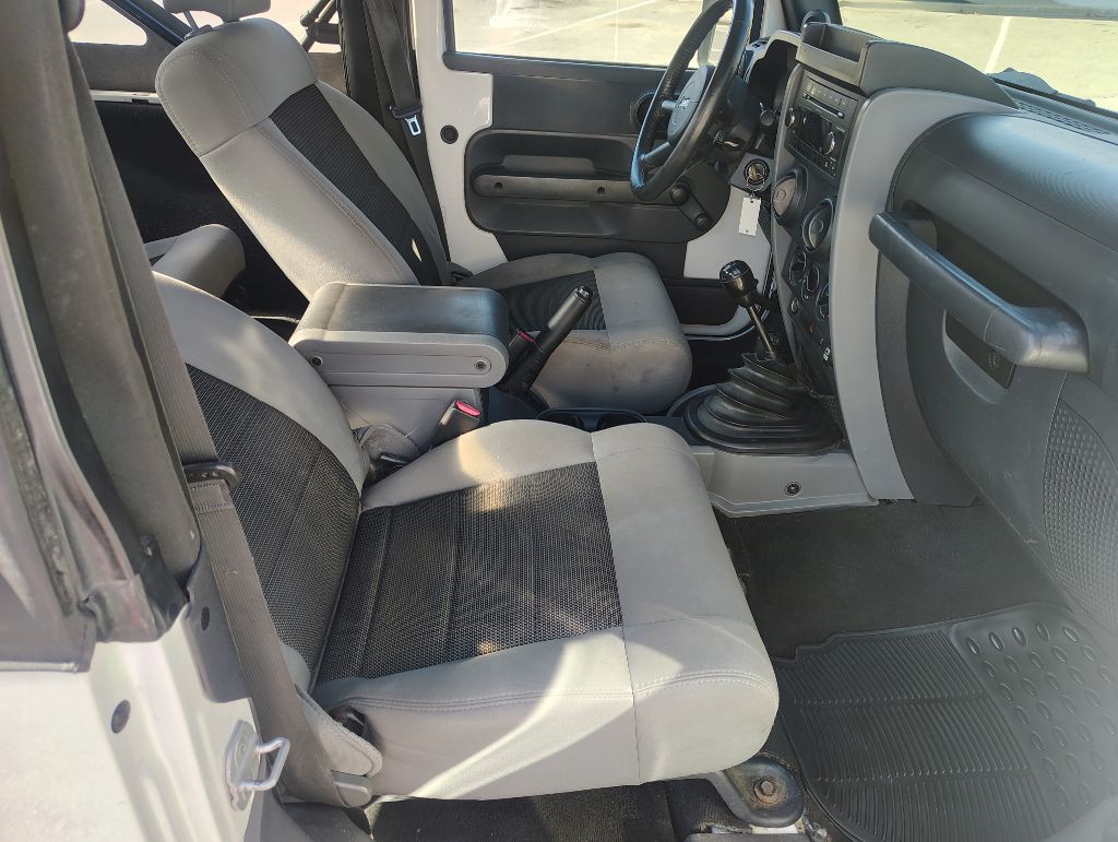 2010 Jeep Wrangler Image 22