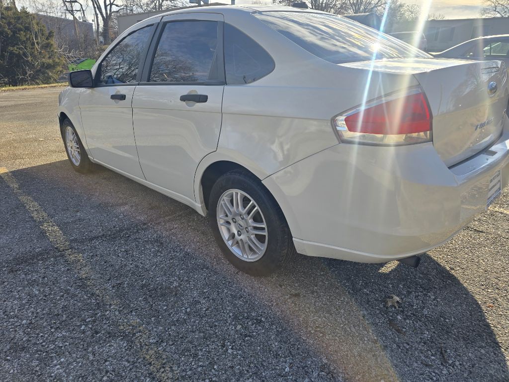 2010 Ford Focus Image 6