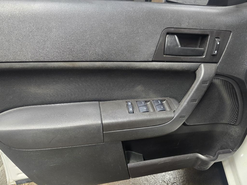 2010 Ford Focus Image 16