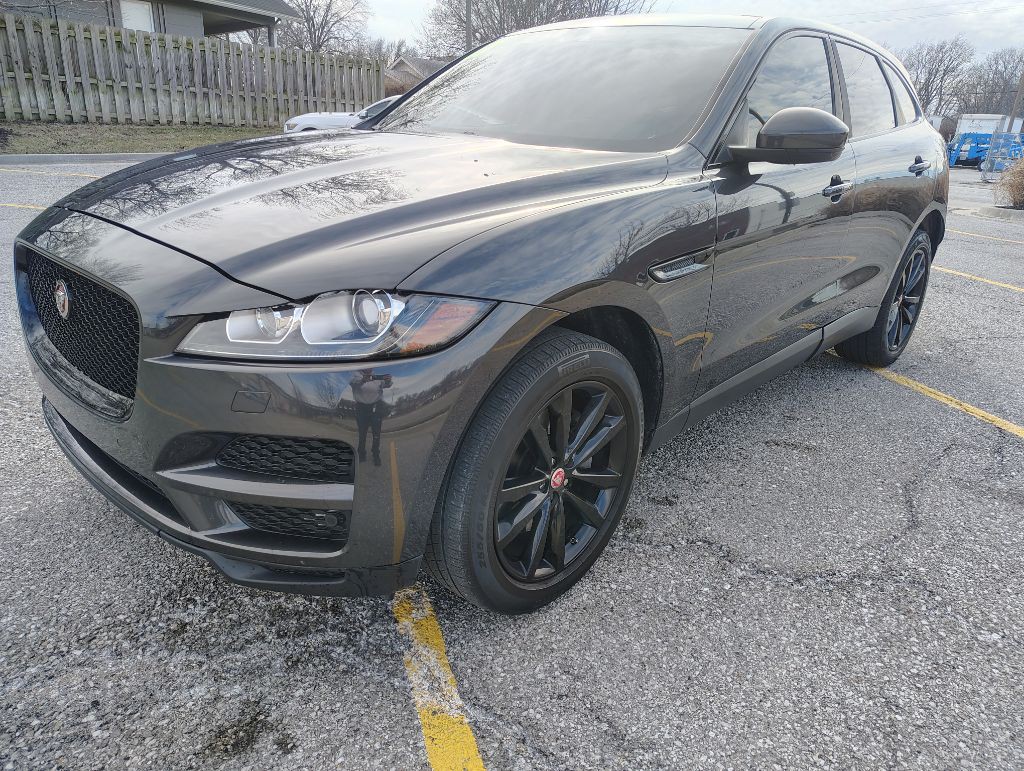 2017 Jaguar F-PACE Image 2