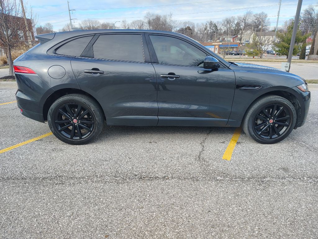 2017 Jaguar F-PACE Image 4