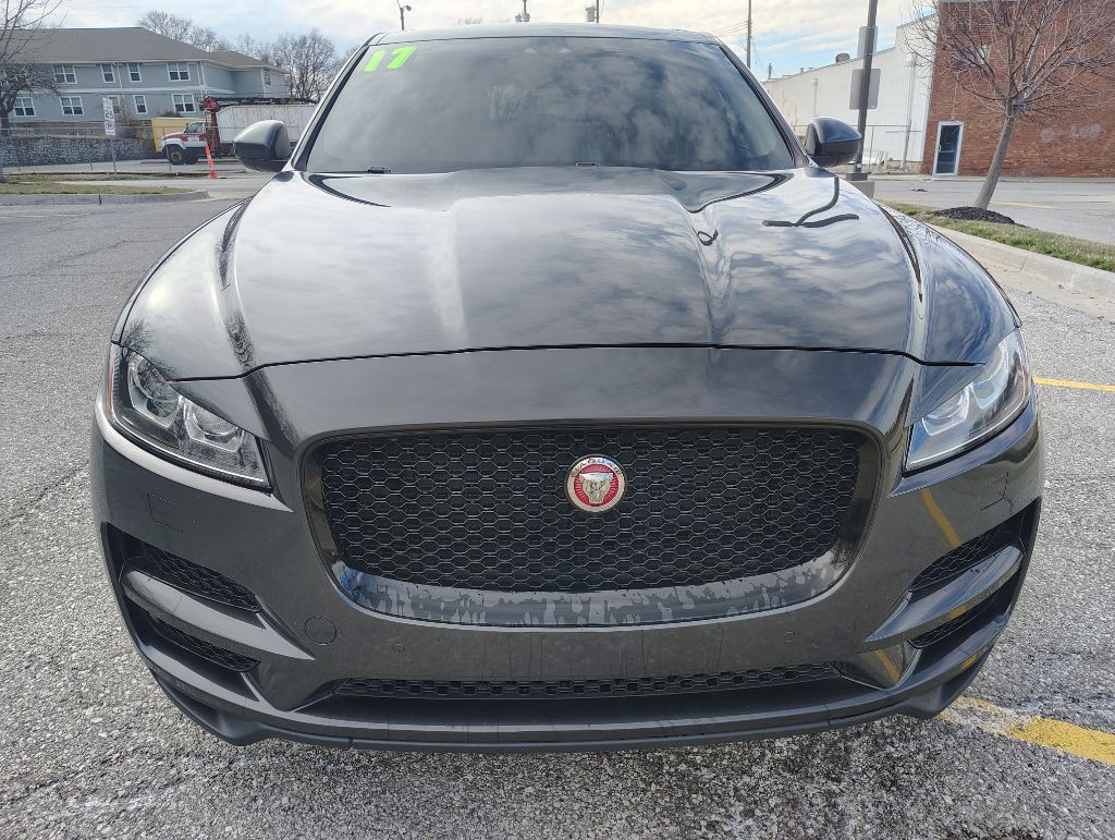 2017 Jaguar F-PACE Image 8