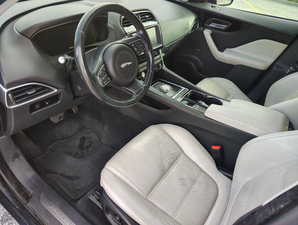 2017 Jaguar F-PACE Image 13